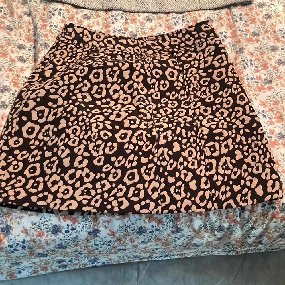 Cheetah print loft size 6P skirt